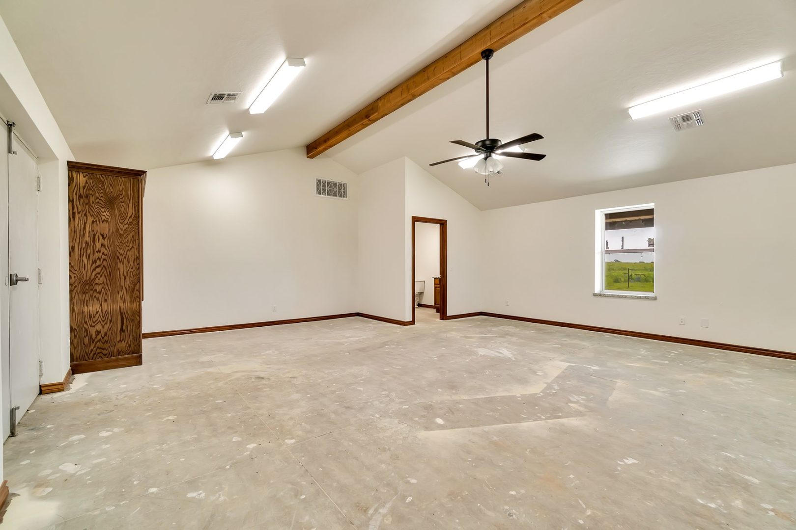 Ranchland in Lone Wolf, OK Home on 275 Acres UCRP