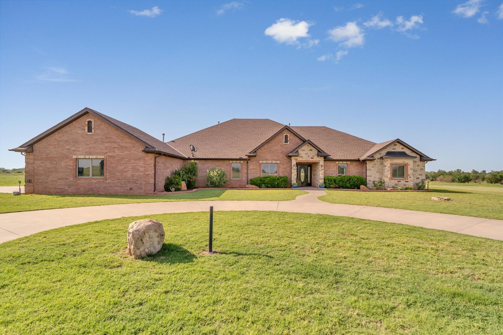 Ranchland in Lone Wolf, OK Home on 275 Acres UCRP