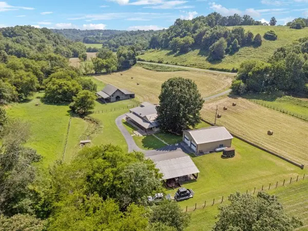 By submitting this image to Realtracs Inc, the User grants to Realtracs Inc an unrestricted license to use the image in compilations of properties and in other ways authorized by the Board of Directors.