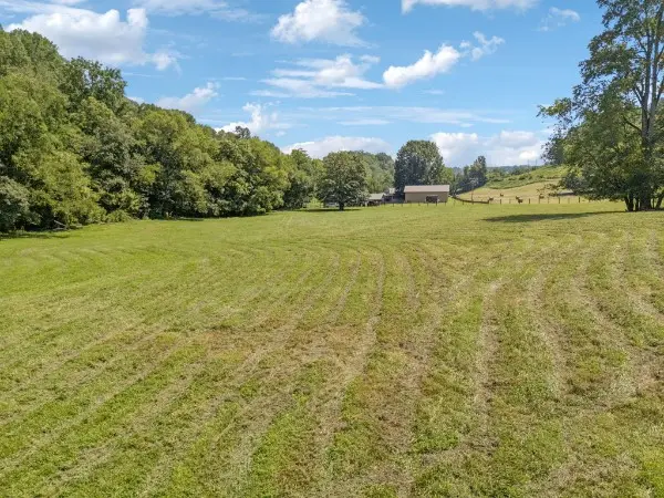 By submitting this image to Realtracs Inc, the User grants to Realtracs Inc an unrestricted license to use the image in compilations of properties and in other ways authorized by the Board of Directors.