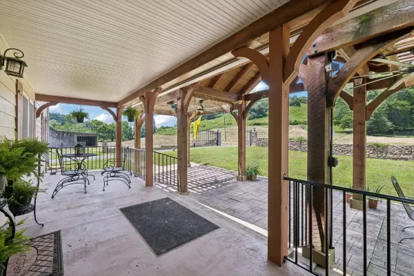 By submitting this image to Realtracs Inc, the User grants to Realtracs Inc an unrestricted license to use the image in compilations of properties and in other ways authorized by the Board of Directors.