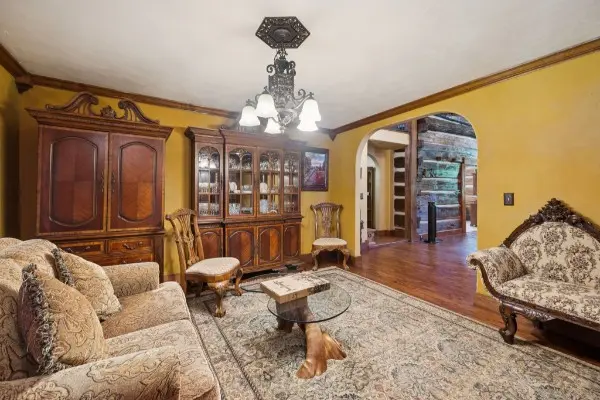 By submitting this image to Realtracs Inc, the User grants to Realtracs Inc an unrestricted license to use the image in compilations of properties and in other ways authorized by the Board of Directors.