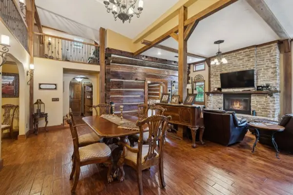 By submitting this image to Realtracs Inc, the User grants to Realtracs Inc an unrestricted license to use the image in compilations of properties and in other ways authorized by the Board of Directors.