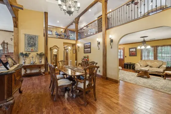 By submitting this image to Realtracs Inc, the User grants to Realtracs Inc an unrestricted license to use the image in compilations of properties and in other ways authorized by the Board of Directors.