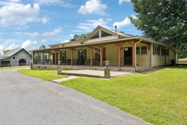 By submitting this image to Realtracs Inc, the User grants to Realtracs Inc an unrestricted license to use the image in compilations of properties and in other ways authorized by the Board of Directors.
