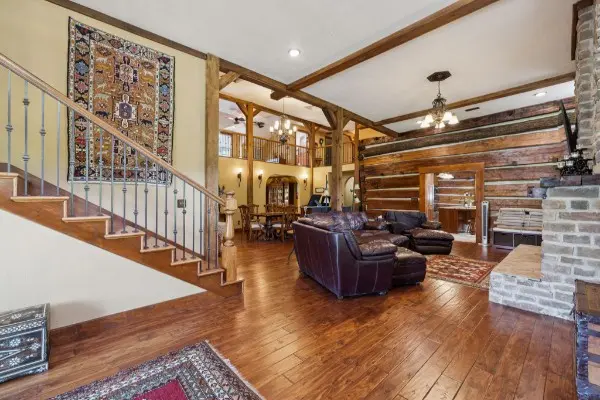 By submitting this image to Realtracs Inc, the User grants to Realtracs Inc an unrestricted license to use the image in compilations of properties and in other ways authorized by the Board of Directors.