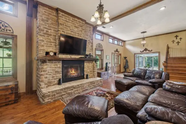 By submitting this image to Realtracs Inc, the User grants to Realtracs Inc an unrestricted license to use the image in compilations of properties and in other ways authorized by the Board of Directors.