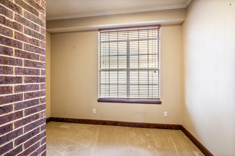 1136 CR 2001 New Boston