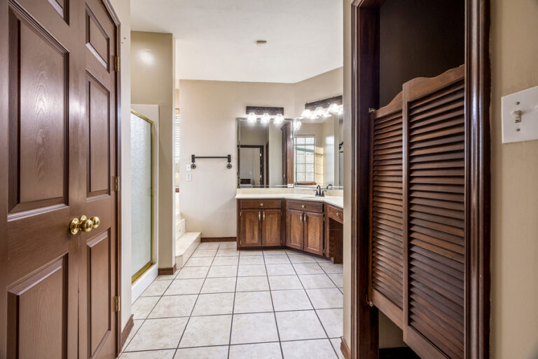 1136 CR 2001 New Boston