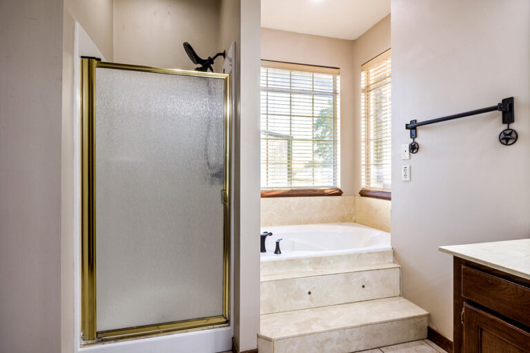 1136 CR 2001 New Boston