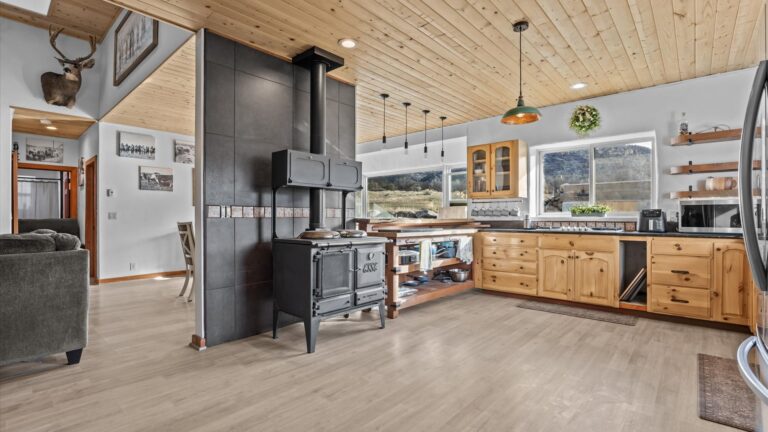 11_63718e77-f9cc-45e4-a71f-e0ba90a25444