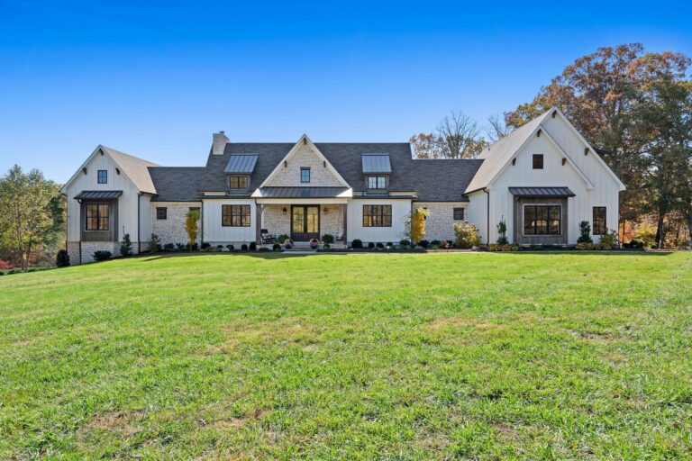 By submitting this image to Realtracs Inc, the User grants to Realtracs Inc an unrestricted license to use the image in compilations of properties and in other ways authorized by the Board of Directors.