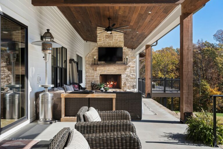 By submitting this image to Realtracs Inc, the User grants to Realtracs Inc an unrestricted license to use the image in compilations of properties and in other ways authorized by the Board of Directors.