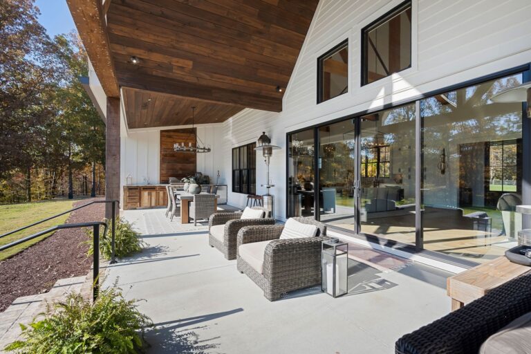 By submitting this image to Realtracs Inc, the User grants to Realtracs Inc an unrestricted license to use the image in compilations of properties and in other ways authorized by the Board of Directors.