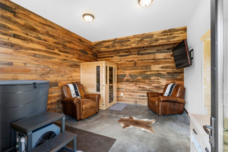 By submitting this image to Realtracs Inc, the User grants to Realtracs Inc an unrestricted license to use the image in compilations of properties and in other ways authorized by the Board of Directors.