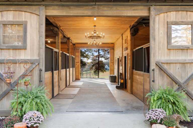 By submitting this image to Realtracs Inc, the User grants to Realtracs Inc an unrestricted license to use the image in compilations of properties and in other ways authorized by the Board of Directors.