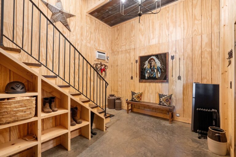 By submitting this image to Realtracs Inc, the User grants to Realtracs Inc an unrestricted license to use the image in compilations of properties and in other ways authorized by the Board of Directors.
