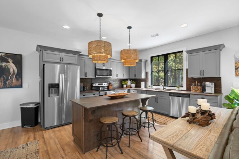 By submitting this image to Realtracs Inc, the User grants to Realtracs Inc an unrestricted license to use the image in compilations of properties and in other ways authorized by the Board of Directors.